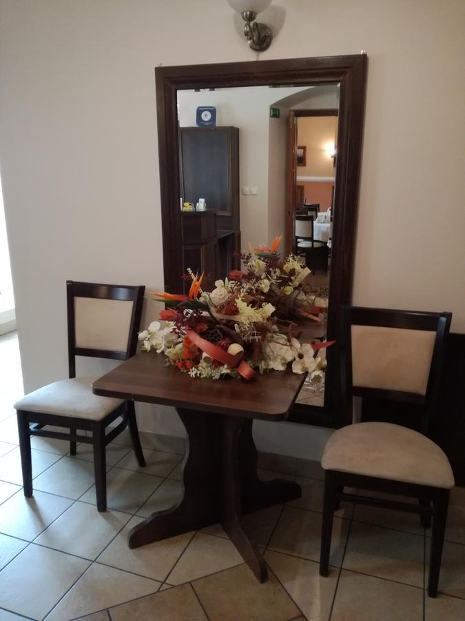 קילצה Hotel Srodmiejski מראה חיצוני תמונה